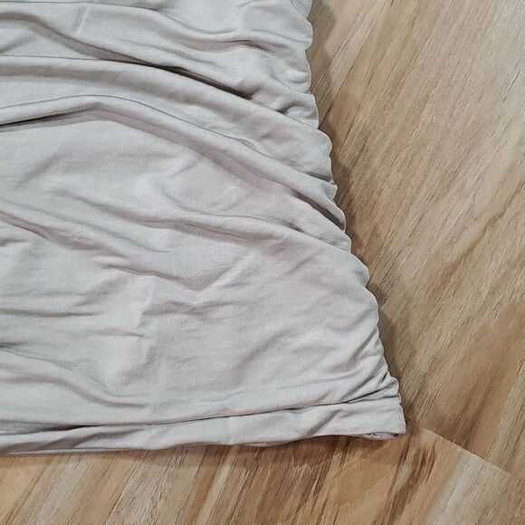 🔸️NWT Cynthia Steffe Light Gray Ruched Fitted Sleeveless Top Large - Picture 5 of 9